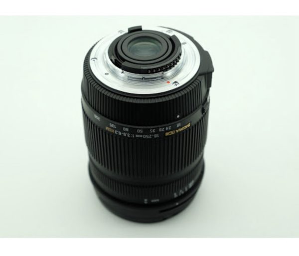 二手 sigma  18-250mm F3.5-5.6 DC OS HSM 天涯鏡。