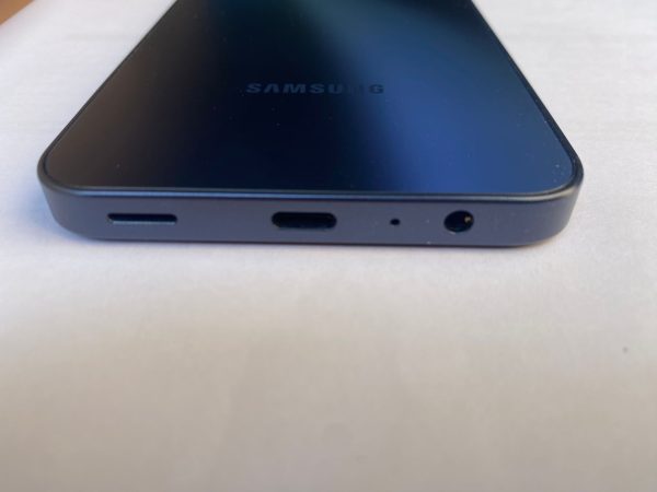 f9527121-ff0e-40b4-9a5f-f96e0ebb8b49 Samsung Galaxy A15 港版 雙卡雙待 6GB+128GB淨機跟保護套